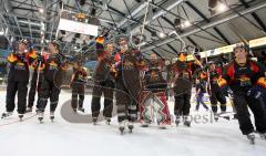 Inline Hockey-WM in Ingolstadt - Deutschland - Slowakei - Die deutsche Mannschaft wird von den fans gefeiert