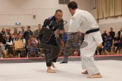 Judo - 2. Bundesliga - Männer - Saison 2024/25 - Judo - ESV Ingolstadt - Rüsselsheim-  - Nikos Moulatze schwarz ESV - Daniel Goral weiss Rüsselsheim - Foto: Meyer Jürgen