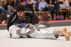 Judo - 2. Bundesliga - Männer - Saison 2024/25 - Judo - ESV Ingolstadt - Rüsselsheim-  - Tareq Jamal schwarz ESV - Dominik Bernard weiss Rüsselsheim - Foto: Meyer Jürgen