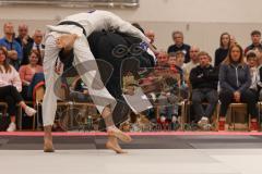 Judo - 2. Bundesliga - Männer - Saison 2024/25 - Judo - ESV Ingolstadt - Rüsselsheim-  - Mathias Werner schwarz ESV - Nils Faßmann weiss Rüsselsheim - Foto: Meyer Jürgen