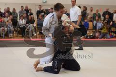 Judo - 2. Bundesliga - Männer - Saison 2024/25 - Judo - ESV Ingolstadt - Rüsselsheim-  - Christopher Sommer schwarz ESV - Daniel Goral weiss Rüsselsheim - Foto: Meyer Jürgen