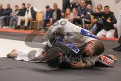 Judo - 2. Bundesliga - Männer - Saison 2024/25 - Judo - ESV Ingolstadt - Rüsselsheim-  - Tareq Jamal schwarz ESV - Dominik Bernard weiss Rüsselsheim - Foto: Meyer Jürgen