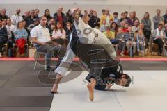 Judo - 2. Bundesliga - Männer - Saison 2024/25 - Judo - ESV Ingolstadt - Rüsselsheim-  - Mohamed Montassar Rouahi schwarz ESV -  - Nils Faßmann weiss Rüsselsheim - Foto: Meyer Jürgen