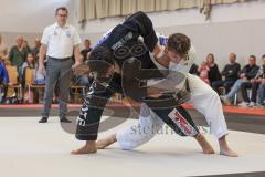 Judo - 2. Bundesliga - Männer - Saison 2024/25 - Judo - ESV Ingolstadt - Rüsselsheim-  - Mohamed Montassar Rouahi schwarz ESV -  - Nils Faßmann weiss Rüsselsheim - Foto: Meyer Jürgen