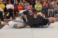 Judo - 2. Bundesliga - Männer - Saison 2024/25 - Judo - ESV Ingolstadt - Rüsselsheim-  - David Kuttalek schwarz ESV  - Luca Grund weiss Rüsselsheim - Foto: Meyer Jürgen