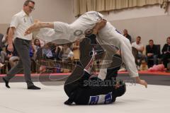 Judo - 2. Bundesliga - Männer - Saison 2024/25 - Judo - ESV Ingolstadt - Rüsselsheim-  - Tareq Jamal schwarz ESV - Dominik Bernard weiss Rüsselsheim - Foto: Meyer Jürgen