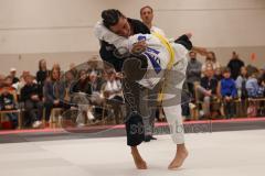 Judo - 2. Bundesliga - Männer - Saison 2024/25 - Judo - ESV Ingolstadt - Rüsselsheim-  - Jose Ryan da Silva Bruno schwarz ESV  - Miriam Abbaszade weiss Rüsselsheim - Foto: Meyer Jürgen