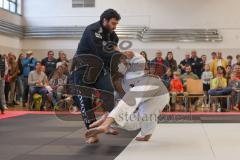 Judo - 2. Bundesliga - Männer - Saison 2024/25 - Judo - ESV Ingolstadt - Rüsselsheim-  - Mohamed Montassar Rouahi schwarz ESV -  - Nils Faßmann weiss Rüsselsheim - Foto: Meyer Jürgen