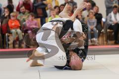 Judo - 2. Bundesliga - Männer - Saison 2024/25 - Judo - ESV Ingolstadt - Rüsselsheim-  - David Kuttalek schwarz ESV  - Luca Grund weiss Rüsselsheim - Foto: Meyer Jürgen