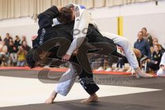 Judo - 2. Bundesliga - Männer - Saison 2024/25 - Judo - ESV Ingolstadt - Rüsselsheim-  - Mohamed Montassar Rouahi schwarz ESV -  - Nils Faßmann weiss Rüsselsheim - Foto: Meyer Jürgen