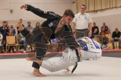 Judo - 2. Bundesliga - Männer - Saison 2024/25 - Judo - ESV Ingolstadt - Rüsselsheim-  - Georg Buschmann schwarz ESV - Ian Störmer weiss Rüsselsheim - Foto: Meyer Jürgen