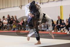 Judo - 2. Bundesliga - Männer - Saison 2024/25 - Judo - ESV Ingolstadt - Rüsselsheim-  - Mohamed Montassar Rouahi schwarz ESV -  - Nils Faßmann weiss Rüsselsheim - Foto: Meyer Jürgen