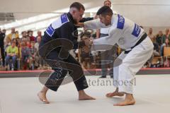 Judo - 2. Bundesliga - Männer - Saison 2024/25 - Judo - ESV Ingolstadt - Rüsselsheim-  - Samir Gegic schwarz ESV - Mohammad Hassan Elkaei weiss Rüsselsheim - Foto: Meyer Jürgen