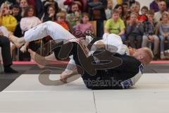 Judo - 2. Bundesliga - Männer - Saison 2024/25 - Judo - ESV Ingolstadt - Rüsselsheim-  - David Kuttalek schwarz ESV  - Luca Grund weiss Rüsselsheim - Foto: Meyer Jürgen