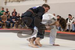 Judo - 2. Bundesliga - Männer - Saison 2024/25 - Judo - ESV Ingolstadt - Rüsselsheim-  - Jonas Holtman schwarz ESV - Nikita Hrek weiss Rüsselsheim - Foto: Meyer Jürgen