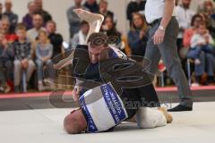 Judo - 2. Bundesliga - Männer - Saison 2024/25 - Judo - ESV Ingolstadt - Rüsselsheim-  - David Kuttalek schwarz ESV  - Luca Grund weiss Rüsselsheim - Foto: Meyer Jürgen