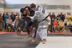 Judo - 2. Bundesliga - Männer - Saison 2024/25 - Judo - ESV Ingolstadt - Rüsselsheim-  - Mohamed Montassar Rouahi schwarz ESV -  - Nils Faßmann weiss Rüsselsheim - Foto: Meyer Jürgen