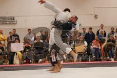 Judo - 2. Bundesliga - Männer - Saison 2024/25 - Judo - ESV Ingolstadt - Rüsselsheim-  - Nikos Moulatze schwarz ESV - Daniel Goral weiss Rüsselsheim - Foto: Meyer Jürgen