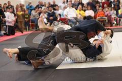 Judo - 2. Bundesliga - Männer - Saison 2024/25 - Judo - ESV Ingolstadt - Rüsselsheim-  - Christopher Sommer schwarz ESV - Daniel Goral weiss Rüsselsheim - Foto: Meyer Jürgen