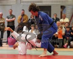 Judo - Landesliga Süd - DJK Ingolstadt - TSV Palling - Red Sox - Sebastian Böttcher drückt Benjamin Huber am Boden