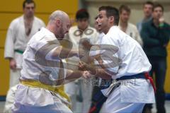 Deutsche Kyokushin- Karate Meisterschaft Vollkontakt 2012 - rechts der Ingolstädter Georg Matuschik und links aus Berlin im Finale Bernhard Pandzi