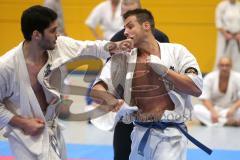 Deutsche Kyokushin- Karate Meisterschaft Vollkontakt 2012 - rechts der Ingolstädter Georg Matuschik und links der Münchener Alexander Spivak