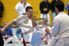 Deutsche Kyokushin- Karate Meisterschaft Vollkontakt 2012 - links der Ingolstädter Georg Matuschik und rechts der Münchener Alexander Spivak