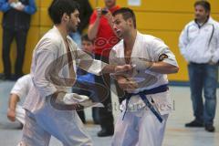 Deutsche Kyokushin- Karate Meisterschaft Vollkontakt 2012 - rechts der Ingolstädter Georg Matuschik und links der Münchener Alexander Spivak