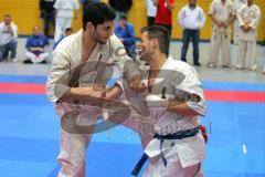 Deutsche Kyokushin- Karate Meisterschaft Vollkontakt 2012 - rechts der Ingolstädter Georg Matuschik und links der Münchener Alexander Spivak