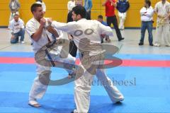 Deutsche Kyokushin- Karate Meisterschaft Vollkontakt 2012 - links der Ingolstädter Georg Matuschik und rechts der Münchener Alexander Spivak