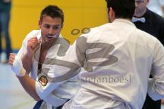 Deutsche Kyokushin- Karate Meisterschaft Vollkontakt 2012 - links der Ingolstädter Georg Matuschik und rechts der Münchener Alexander Spivak