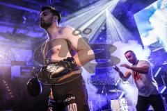 Gladiator Fight Night 2022; Saturn Arena Ingolstadt; Kickboxen, Boxen Turnier; Burhan Avdili Turnier, hinten Trainer Dardan Morina