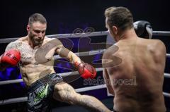 NIGHT 4 FIGHT, Stadttheater Ingolstadt, Kickboxen, K1, Europameisterschaft - Vincent Ludwig (Ingolstadt rote Handschuhe) gegen Wassili Gebel (Megesheim), Ludwig Sieger nach Punkten