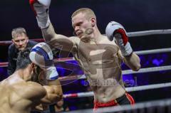 NIGHT 4 FIGHT, Stadttheater Ingolstadt, Kickboxen, K1, Europameisterschaft, Titelkampf ISKA EM bis 75 kg, Sieger nach Punkten Daniel Jäger (rote Hose) gegen Zsaiid Aydaev (schwarze Hose)