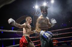 NIGHT 4 FIGHT, Stadttheater Ingolstadt, Kickboxen, K1, Europameisterschaft, Titelkampf ISKA EM bis 75 kg, Sieger nach Punkten Daniel Jäger (rote Hose) gegen Zsaiid Aydaev (schwarze Hose)