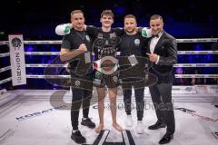 Gladiator Fight Night 6; Festsaal Ingolstadt; Deutsche Meisterschaft Mittelgewicht K1 WKU; Albijon Morina gegen Amin Farmi (mit Bart). Morina gewinnt nach Punkten. Trainer Dardan Morina und Genti Morina