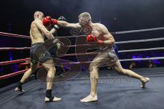 NIGHT 4 FIGHT, Stadttheater Ingolstadt, Kickboxen, K1, Europameisterschaft, K1 bis 81 kg, Phillip Wittmann (rote Handschuhe Weiden) gegen Christian Kühn (schwarze Handschuhe)