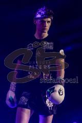 Gladiator Fight Night 6; Festsaal Ingolstadt; Deutsche Meisterschaft Mittelgewicht K1 WKU; Albijon Morina gegen Amin Farmi (mit Bart). Morina gewinnt nach Punkten