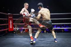 NIGHT 4 FIGHT, Stadttheater Ingolstadt, Kickboxen, K1, Europameisterschaft, Titelkampf ISKA EM bis 75 kg, Sieger nach Punkten Daniel Jäger (rote Hose) gegen Zsaiid Aydaev (schwarze Hose)