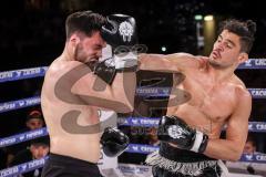 Gladiator Fight Night 2022; Saturn Arena Ingolstadt; Kickboxen, Boxen Turnier; Burhan Avdili links gegen Joilton Peregrino