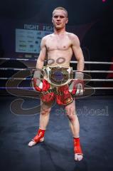 NIGHT 4 FIGHT, Stadttheater Ingolstadt, Kickboxen, K1, Europameisterschaft, Titelkampf ISKA EM bis 75 kg, Sieger nach Punkten Daniel Jäger (rote Hose) gegen Zsaiid Aydaev (schwarze Hose)