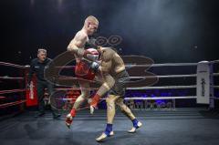 NIGHT 4 FIGHT, Stadttheater Ingolstadt, Kickboxen, K1, Europameisterschaft, Titelkampf ISKA EM bis 75 kg, Sieger nach Punkten Daniel Jäger (rote Hose) gegen Zsaiid Aydaev (schwarze Hose)