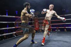 NIGHT 4 FIGHT, Stadttheater Ingolstadt, Kickboxen, K1, Europameisterschaft, Titelkampf ISKA EM bis 75 kg, Sieger nach Punkten Daniel Jäger (rote Hose) gegen Zsaiid Aydaev (schwarze Hose)