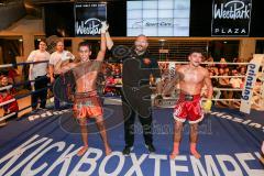 Kickboxen und K1 - Westpark Plaza - Gashi Bayram rote Hose schwarze Haare Kickboxtempel Ingolstadt - Yunus Korkmaz orange Hose mit Haarzopf Neuperlach ist Sieger -  Int. Deutscher Meister Junioren 2016 - Foto: Jürgen Meyer