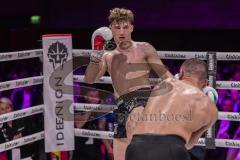 Gladiator Fight Night 6; Festsaal Ingolstadt; Deutsche Meisterschaft Mittelgewicht K1 WKU; Albijon Morina gegen Amin Farmi (mit Bart). Morina gewinnt nach Punkten