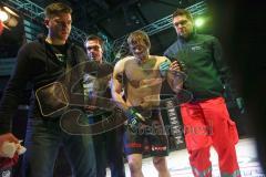 MMA - Young Blood Night - YBN Championship -77 kg - MARIO WITTMANN Ingolstadt gegen VLADIMIR FEDIN aus St. Petersburg, Russland - Urteil No Contest nach angeblichen Tiefschlag. Sanitäter bringt Fedin humpelnd aus dem Ring