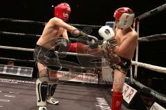 Gladiator Fight Night -Morina Albijon schwarze Hose links -43 Kg Gladiator Fightclub Ingolstadt - Rodernei Leonardo rechts Flying Kick Lauingen - Foto: Jürgen Meyer