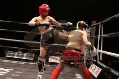 Gladiator Fight Night -Morina Albijon schwarze Hose links -43 Kg Gladiator Fightclub Ingolstadt - Rodernei Leonardo rechts Flying Kick Lauingen - Foto: Jürgen Meyer