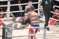 ran BOXEN - Steko´s Fight Night - Saturn Arena Ingolstadt - Hauptkampf Dardan Morina - WKU Europameisterschaft - Brunner Tihamer (HUN) gg. Michael Smolik (GER) schwarze Hose - Foto: Jürgen Meyer