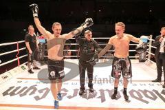 2. Gladiators Fight Night - Promikampf für guten Zweck - Karl Ettinger (FDP) (links) gegen Karl Straub (CSU), Sieger Karl Ettinger nach Punkte